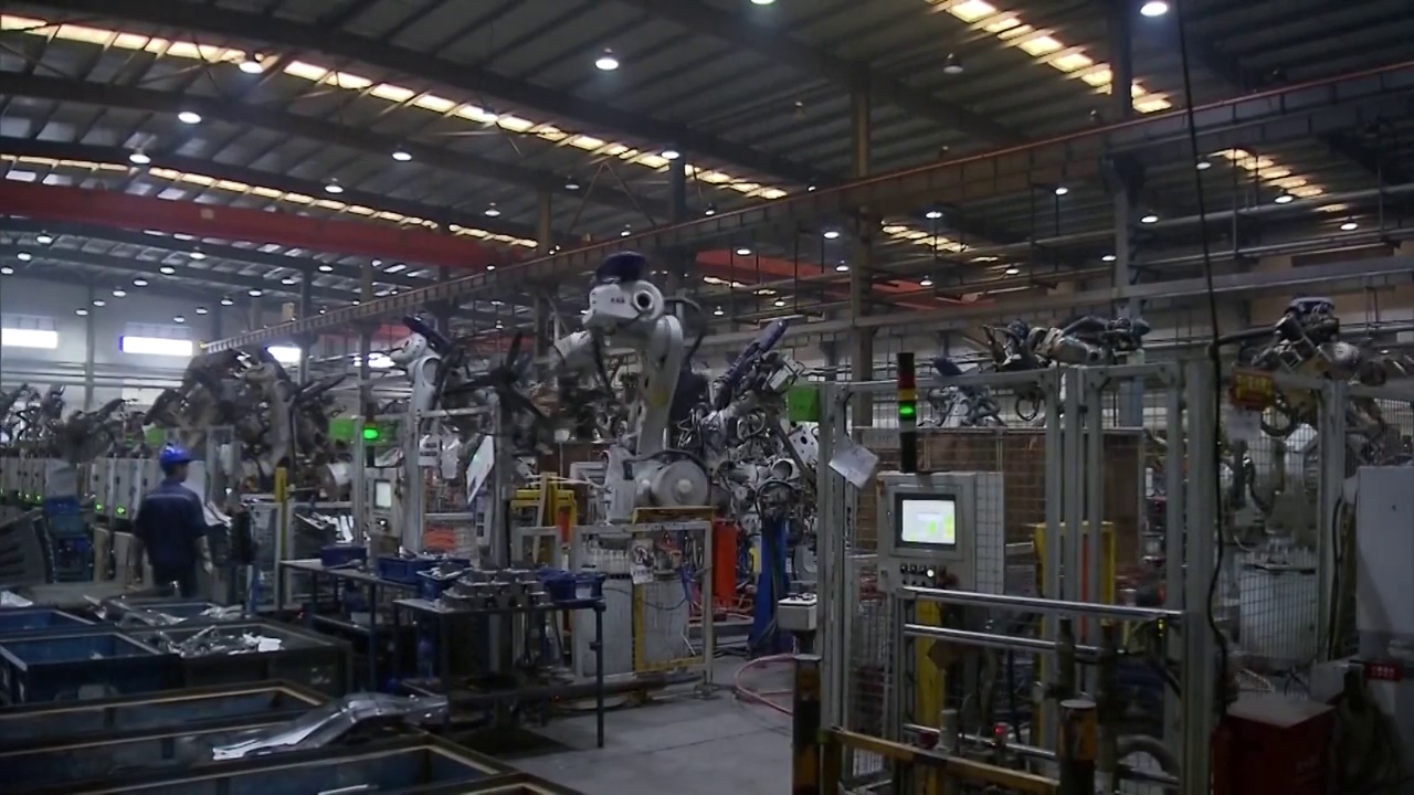 中国工厂内部自动化生产线（选编）视频素材