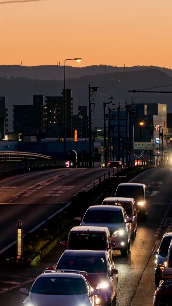 日本城市日落时分车流交通视频素材