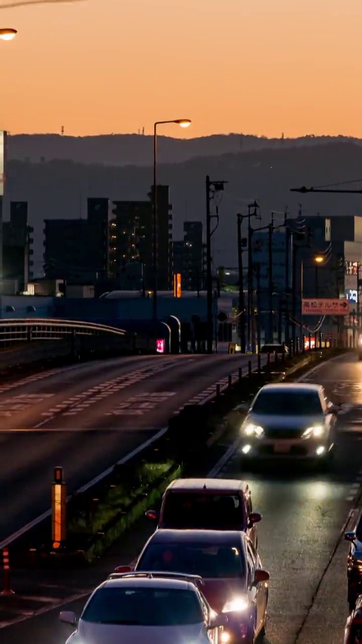 日本城市日落时分车流交通视频素材
