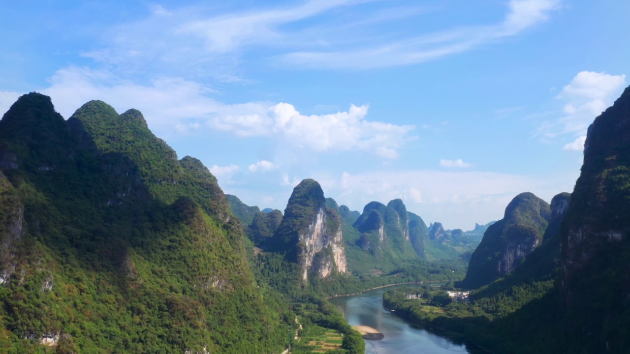 2021年广西桂林漓江浪石喀斯特地貌4K分辨率航拍视频素材影片视频素材