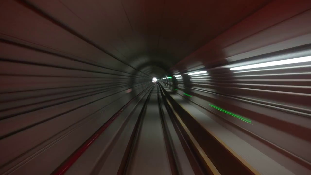 城市地铁隧道中飞驰地铁视频下载