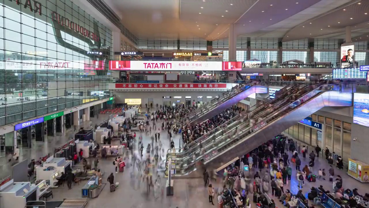 成都东站火车站春运期间旅客安检后入站人群人流延时视频购买