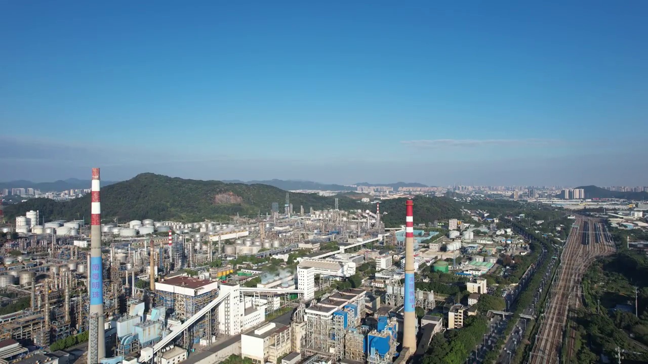 航拍广州石化工厂视频下载
