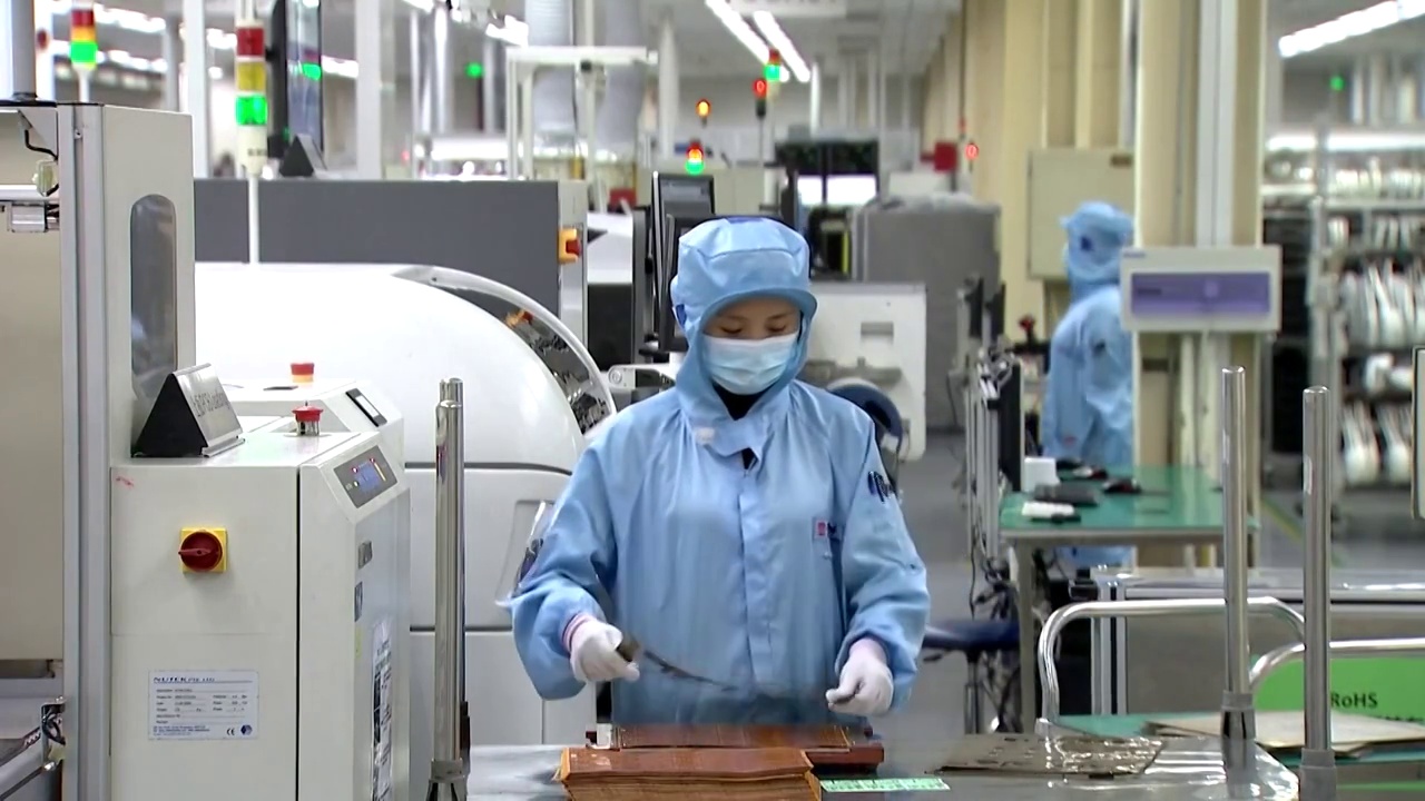 中国高科技自动化流水线工作工厂内部（选编）视频素材