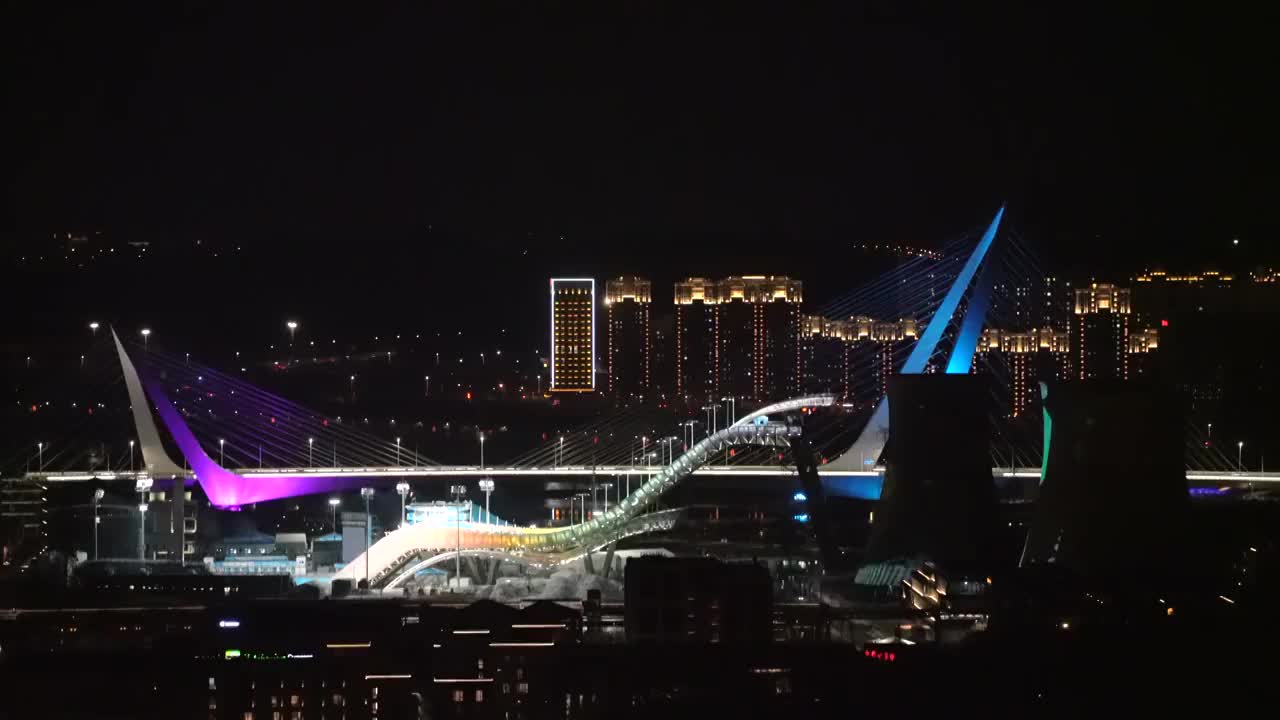 高角度拍摄北京首钢园滑雪大跳台夜景灯光秀视频素材