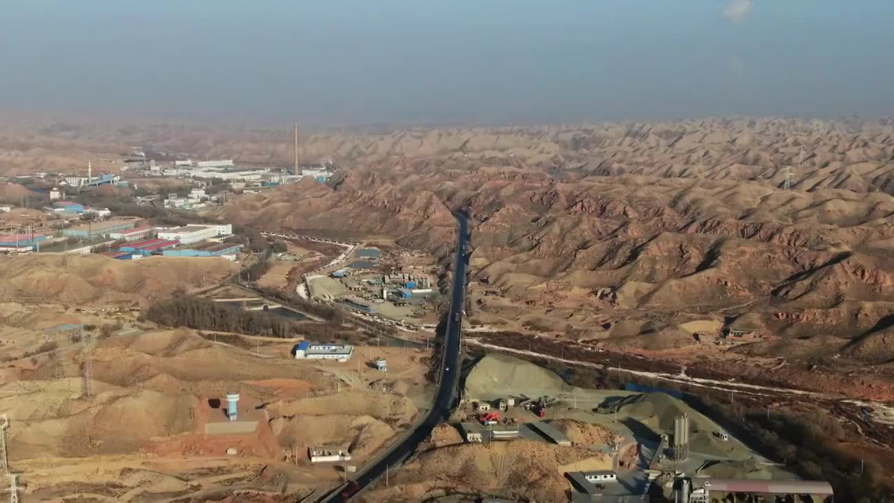 航拍黄土高原中的道路G109国道视频素材
