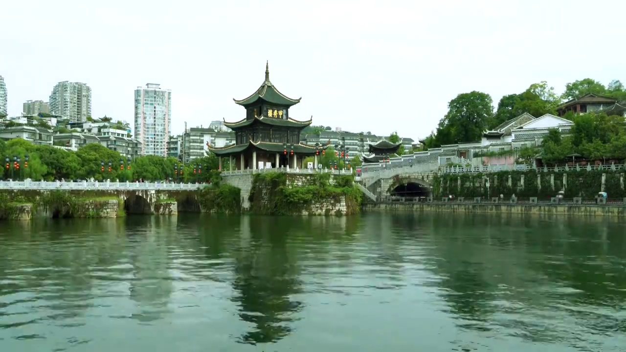 贵州贵阳甲秀楼和河面延时拍摄视频素材