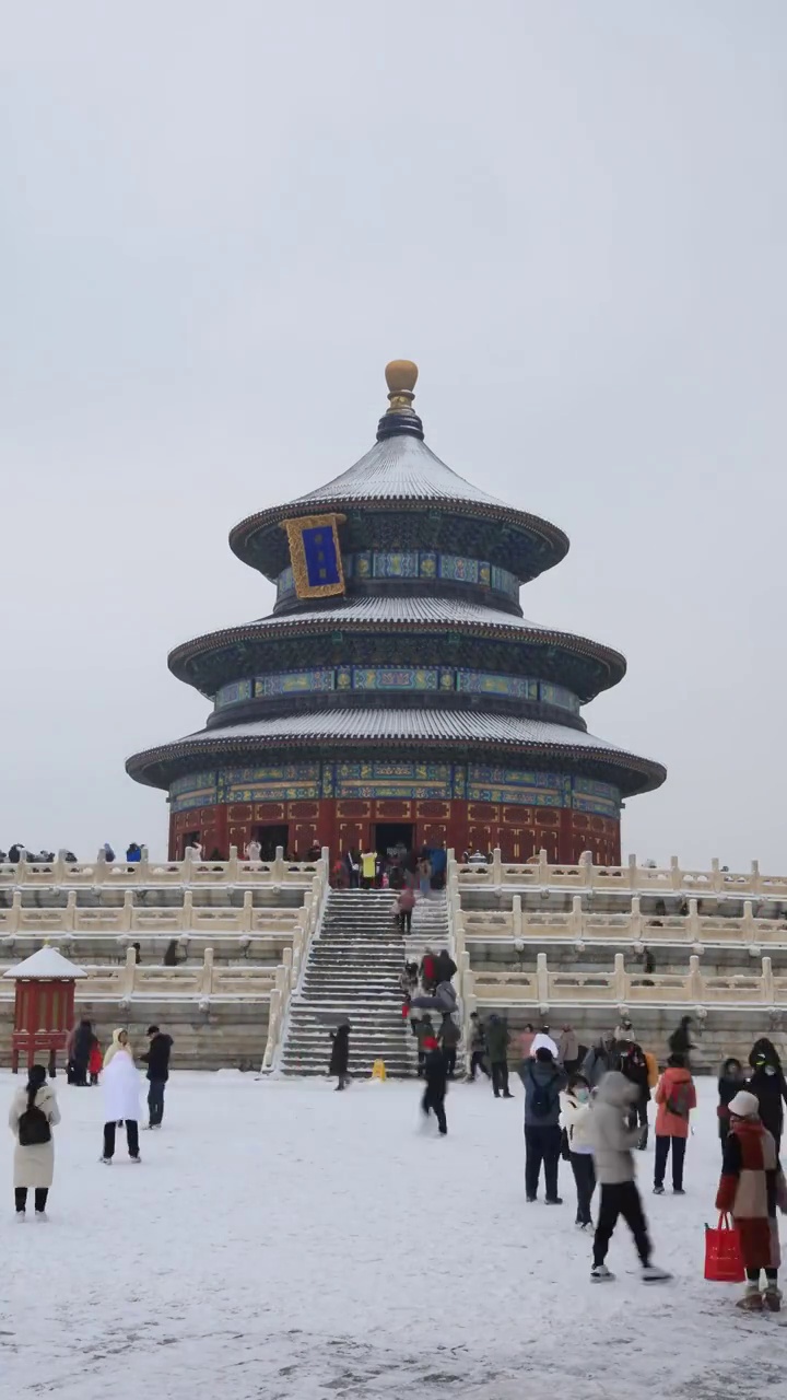 冬天雪中的北京天坛公园视频素材