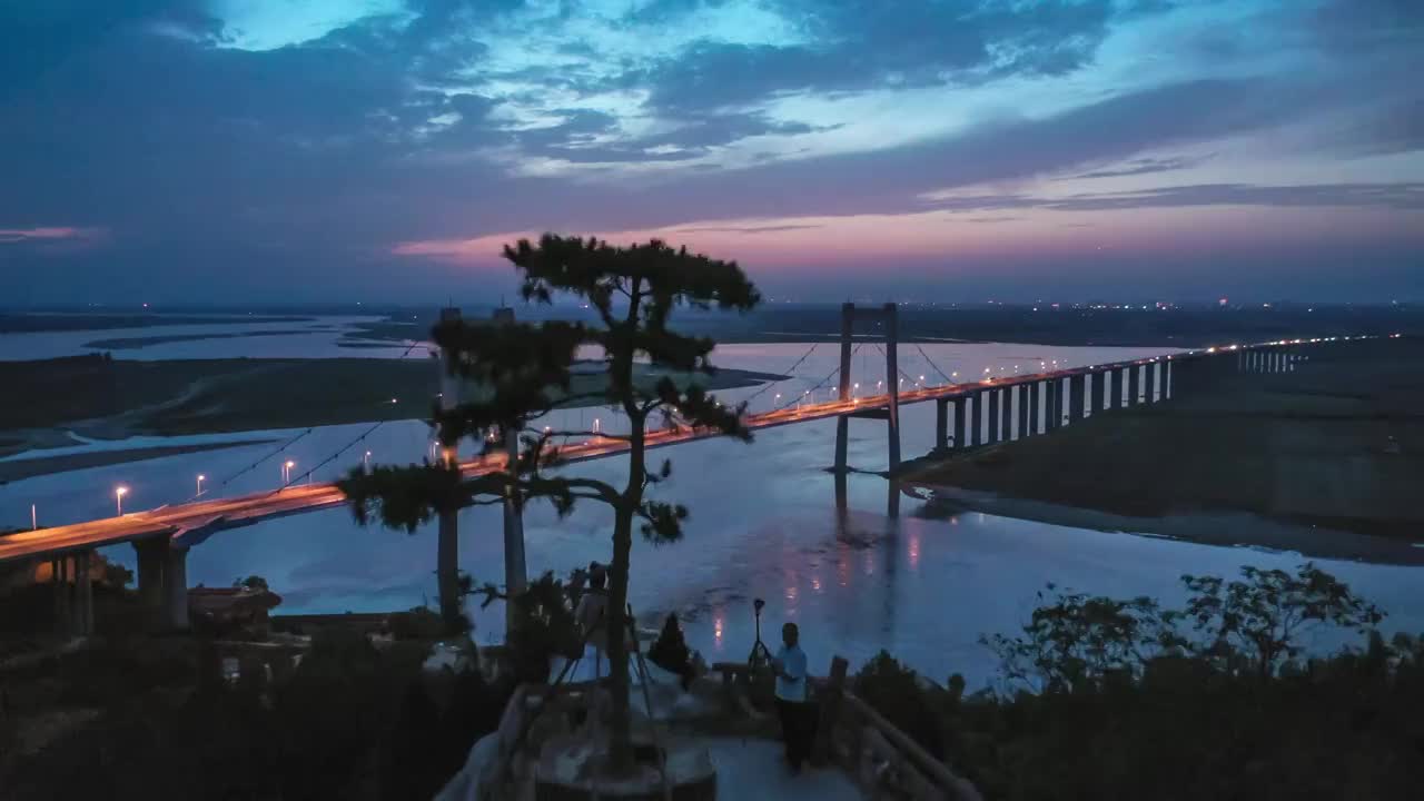 郑州桃花峪黄河大桥夜晚航拍视频素材