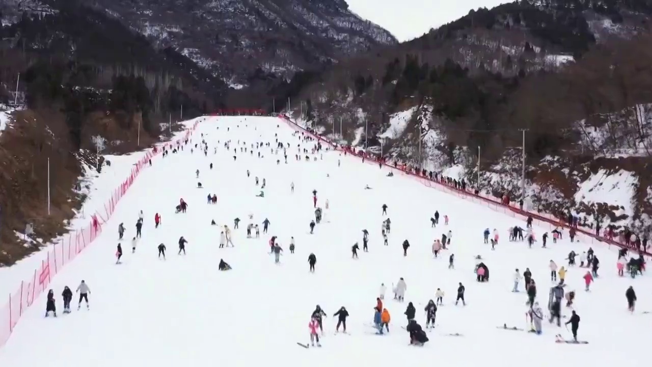 中国的市民滑雪场（选编）视频素材