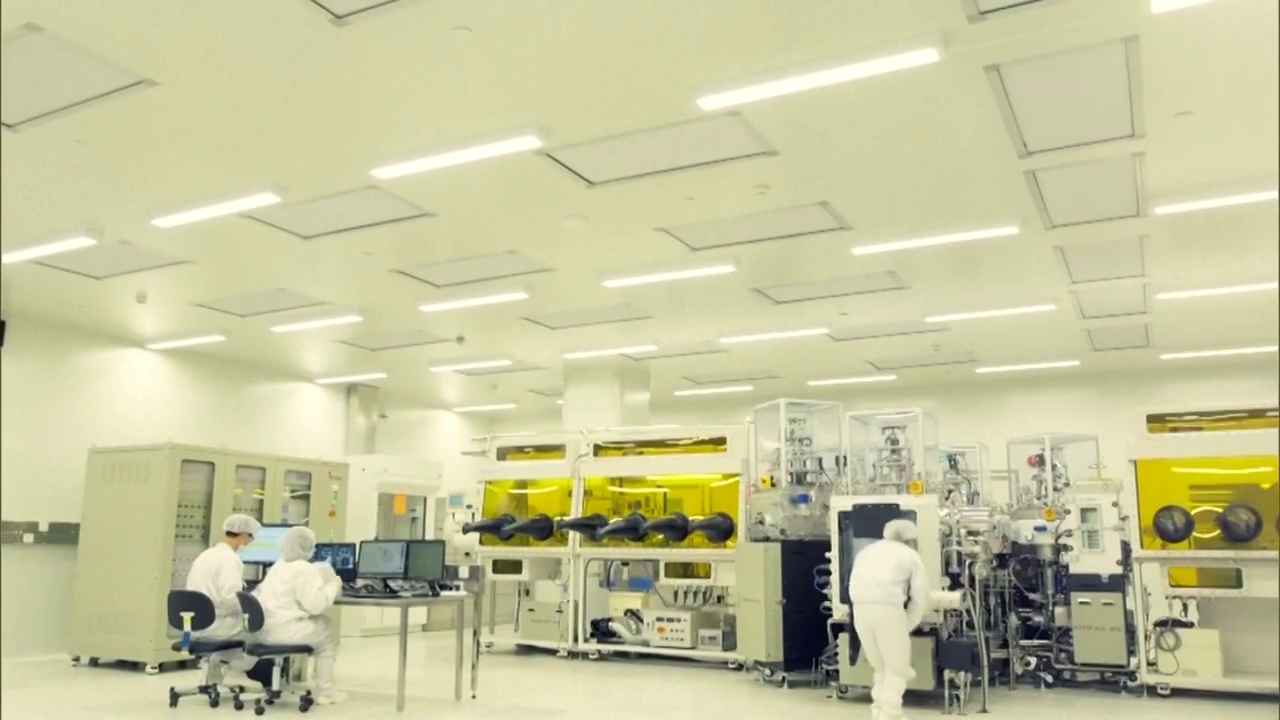 中国的芯片工厂内部多角度特写（选编）视频素材