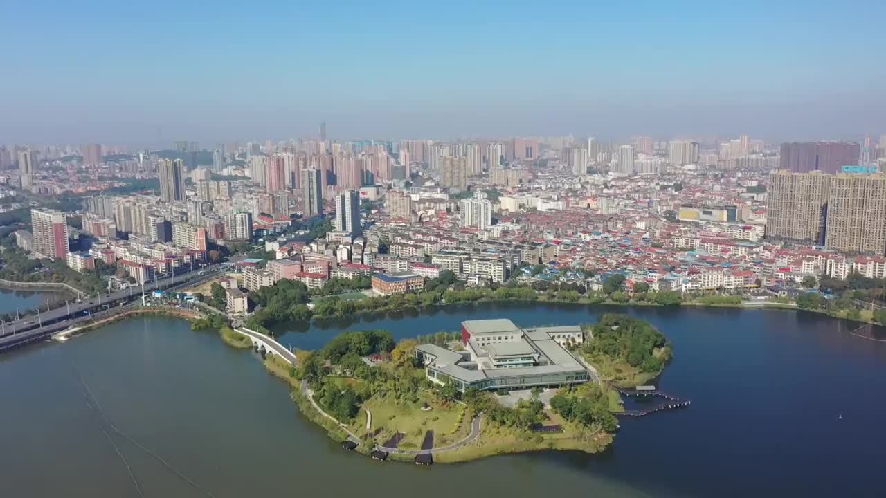 航拍湖南岳阳市城市景观视频下载