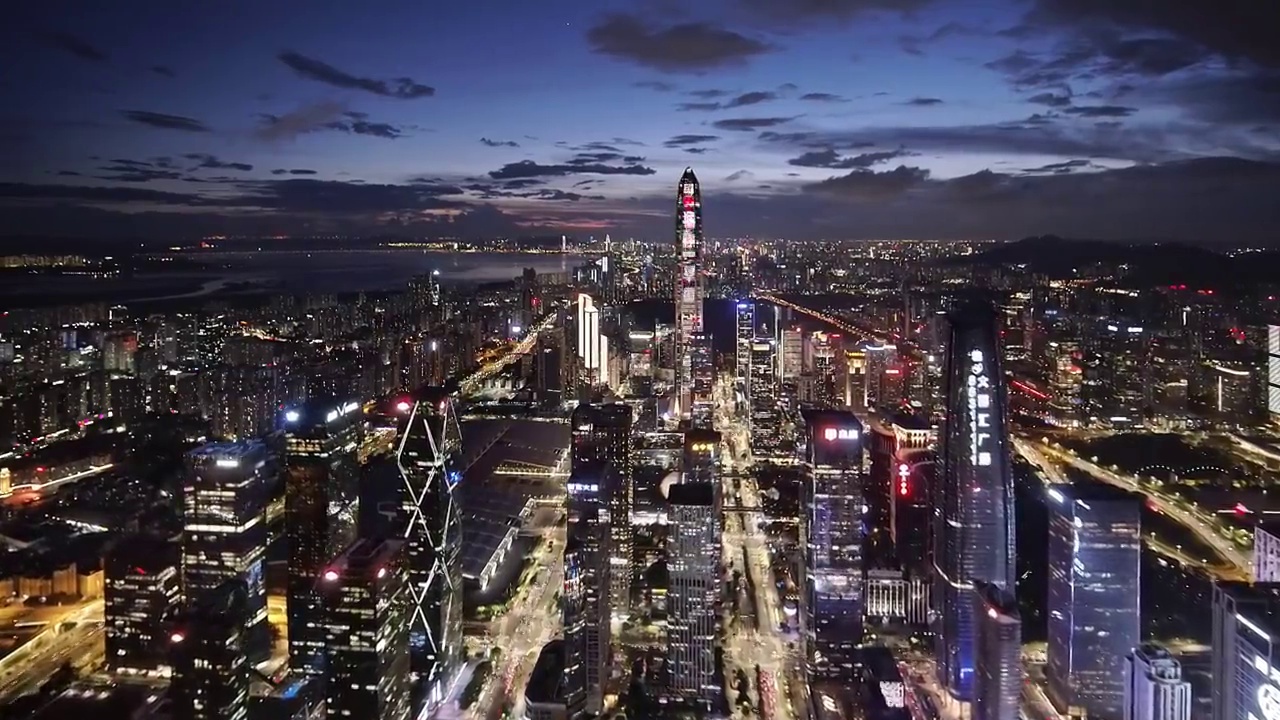 航拍夜晚深圳市中心现代抽象地标建筑和都市风光视频下载