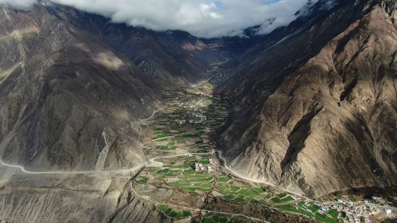 航拍西藏林芝察隅县察瓦龙乡著名的G219国道丙察察路段视频下载
