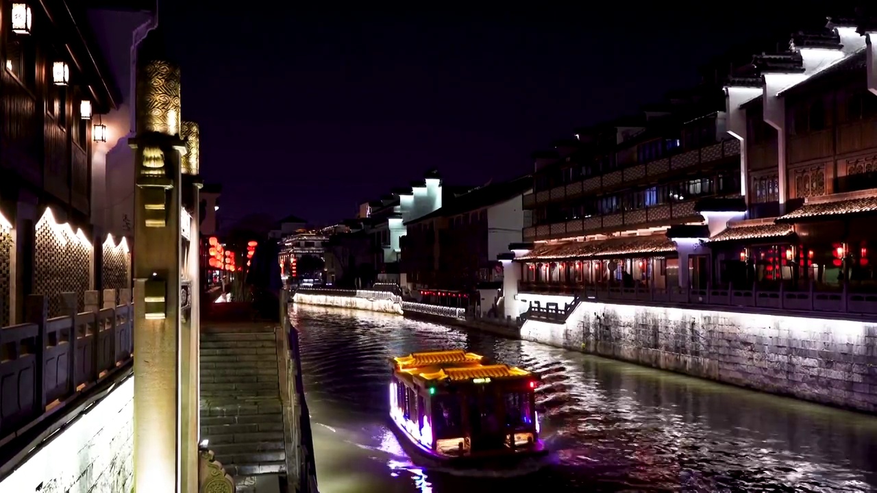 南京夫子庙秦淮风光带，桨声灯影里的秦淮河夜景风光视频下载
