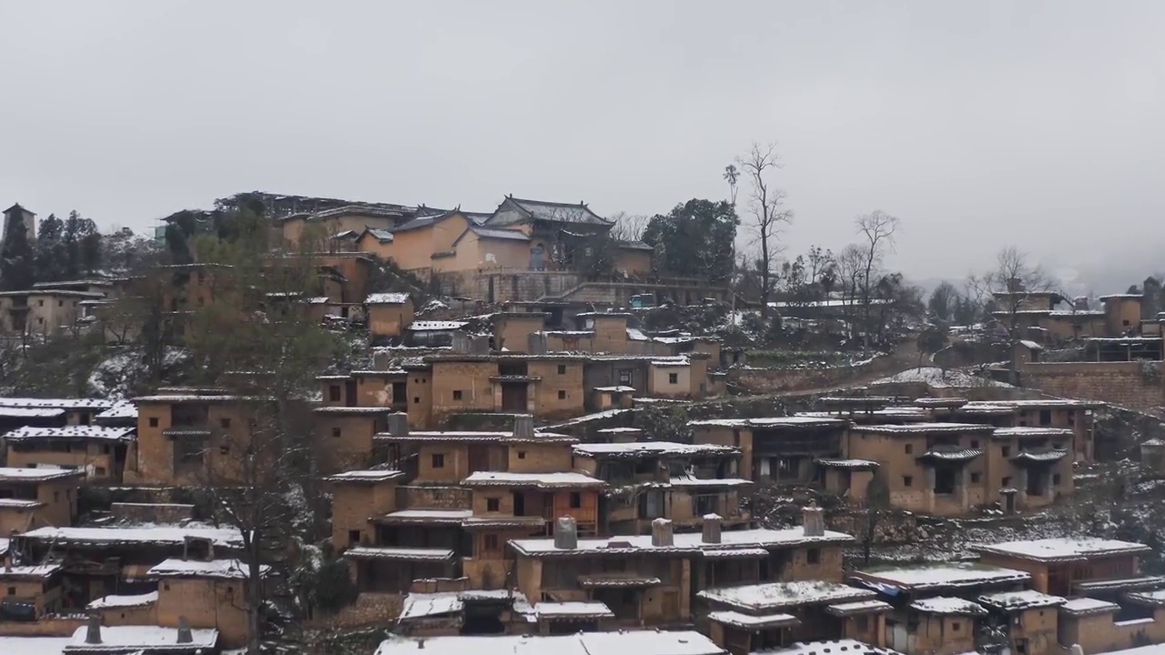 雪后的古村，航拍雪中的古村庄，云南泸西城子古村视频素材