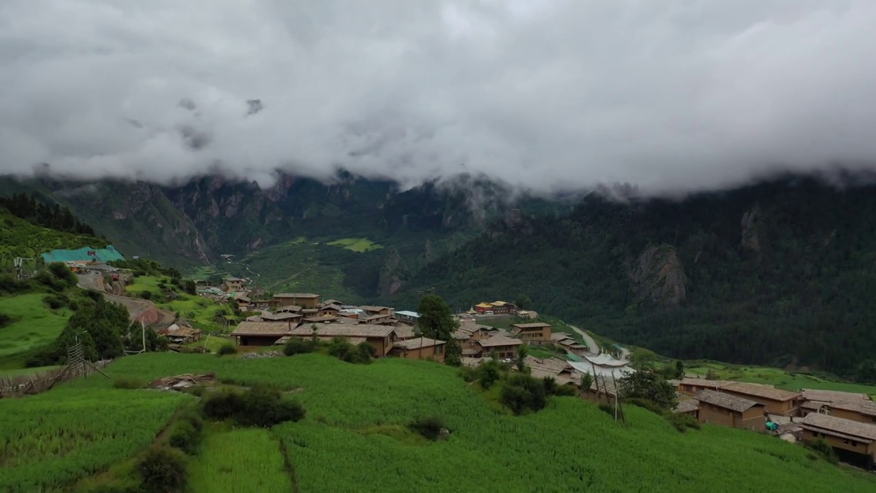 甘肃甘南藏族自治州迭部县扎尕那乡村田园自然风光高视角航拍视频素材
