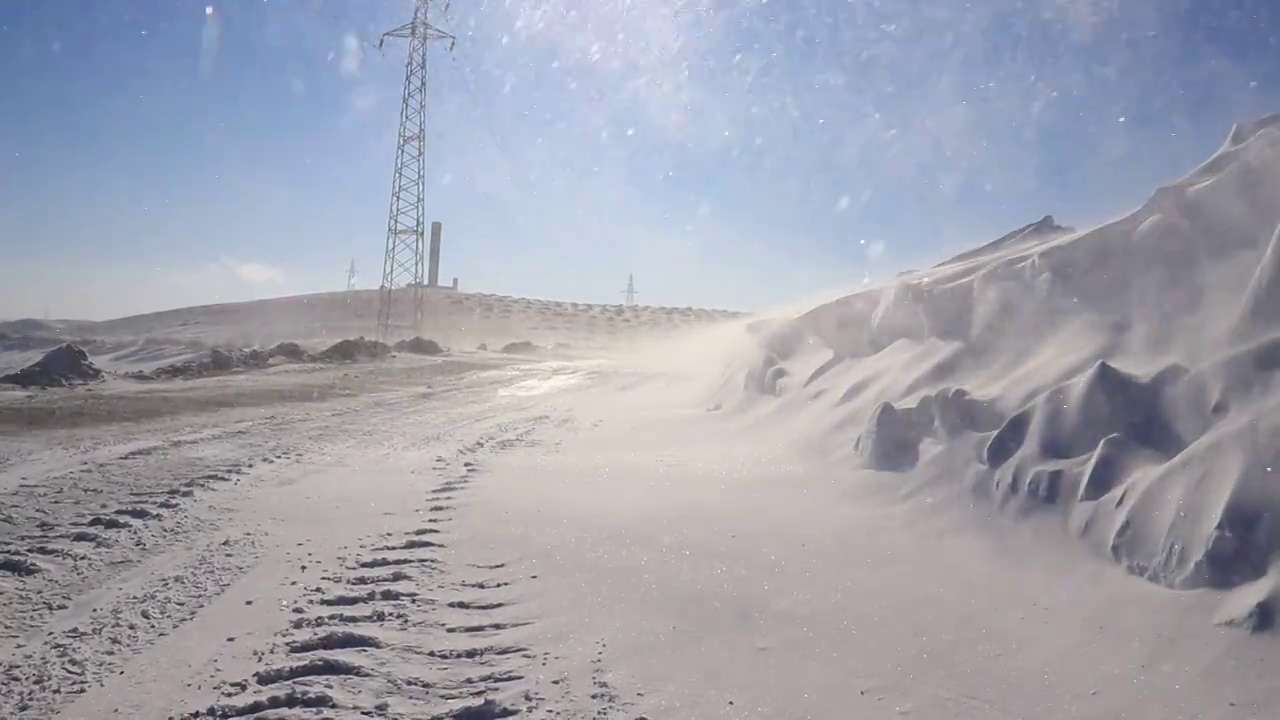 北方的冬天刮起白毛风，冰天雪地，寒风刺骨视频下载