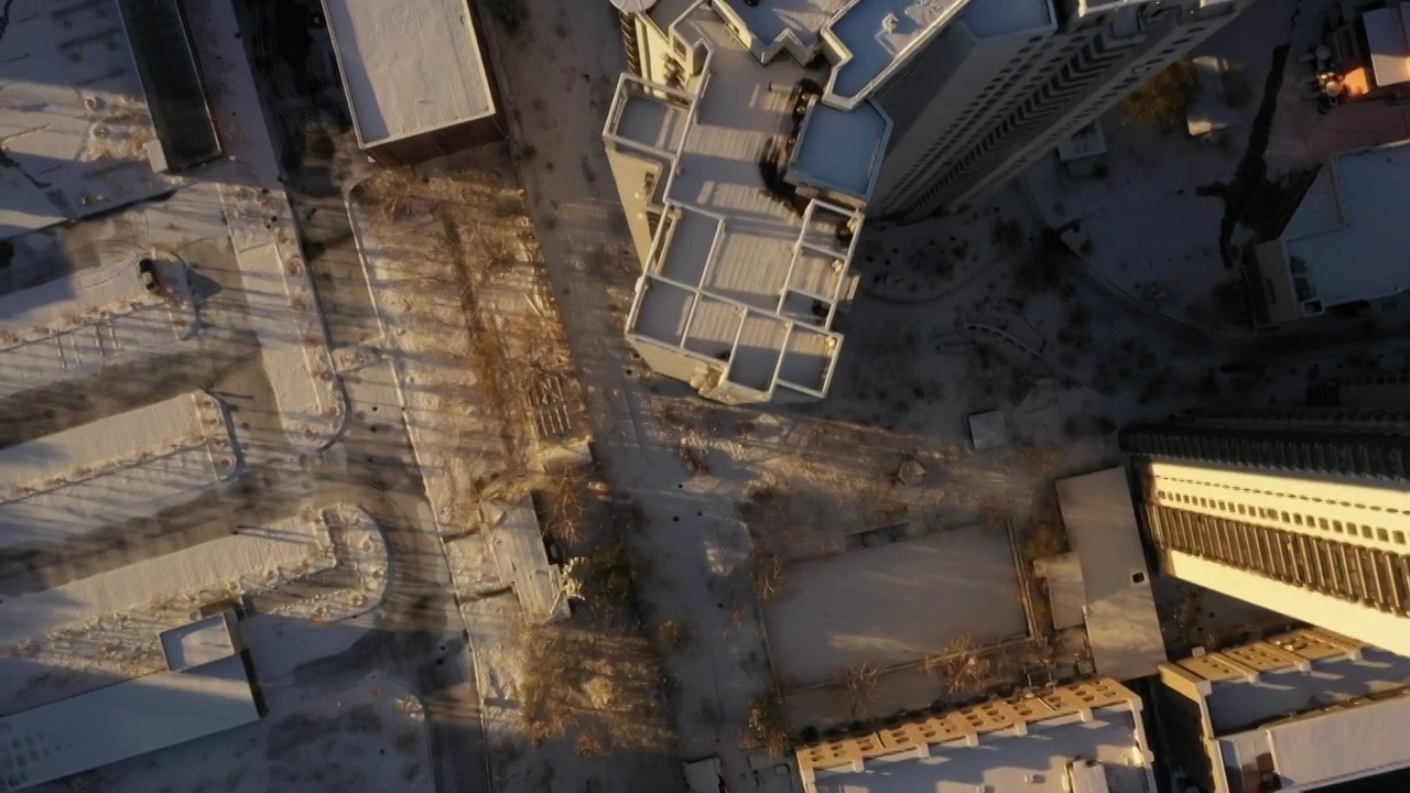 东北冬季雪景俯视城市交通视频素材