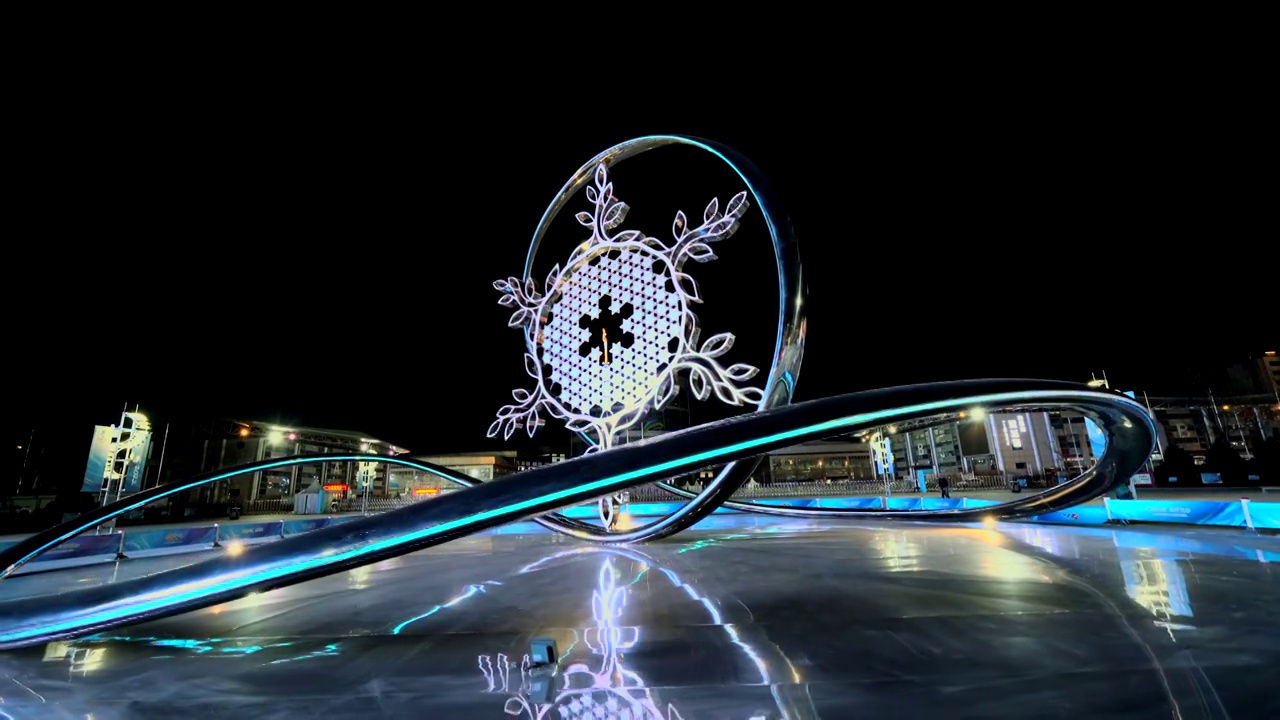 北京延庆冬奥文化广场雪花火炬雕塑夜景视频素材
