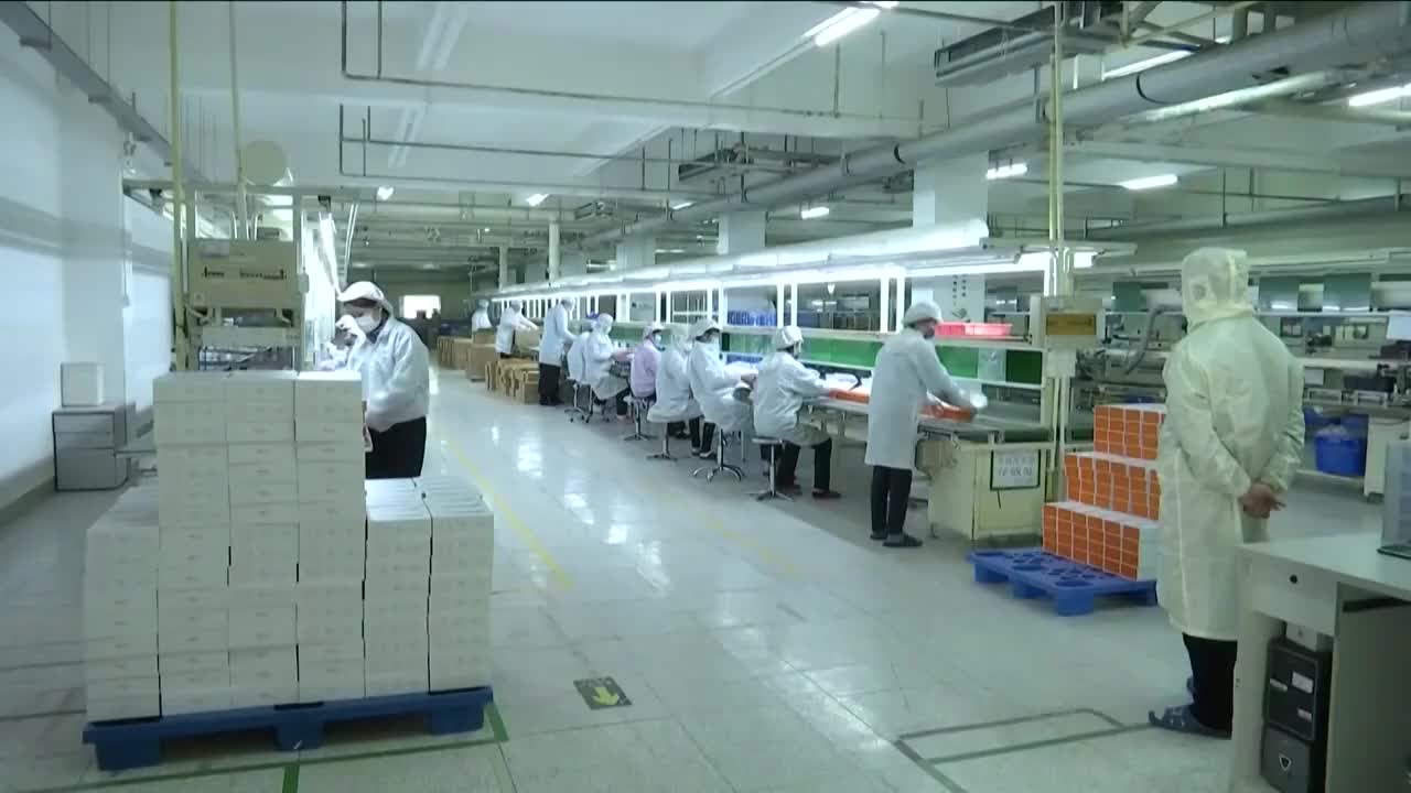 中国的疫苗生产线内部生产（选编）视频素材