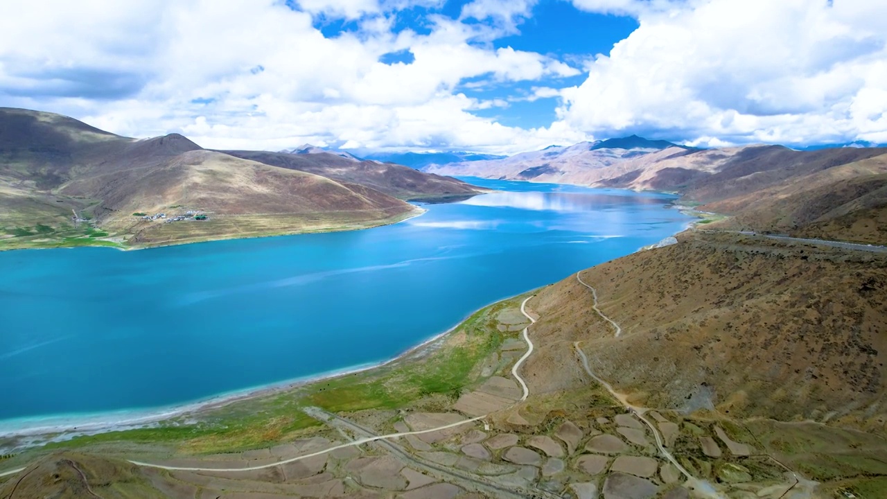 西藏山南圣湖羊卓雍措航拍高原湖泊盘山公路视频素材