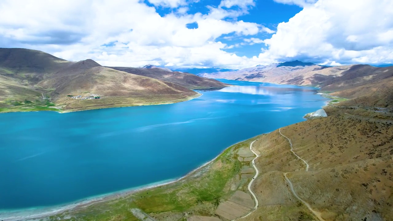 西藏山南圣湖羊卓雍措航拍高原湖泊盘山公路视频素材