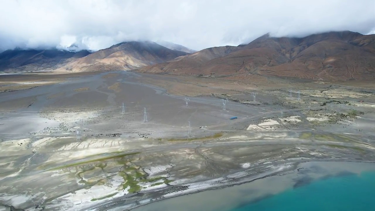 西藏日喀则佩枯措湖高海拔淡水湖航拍视频素材