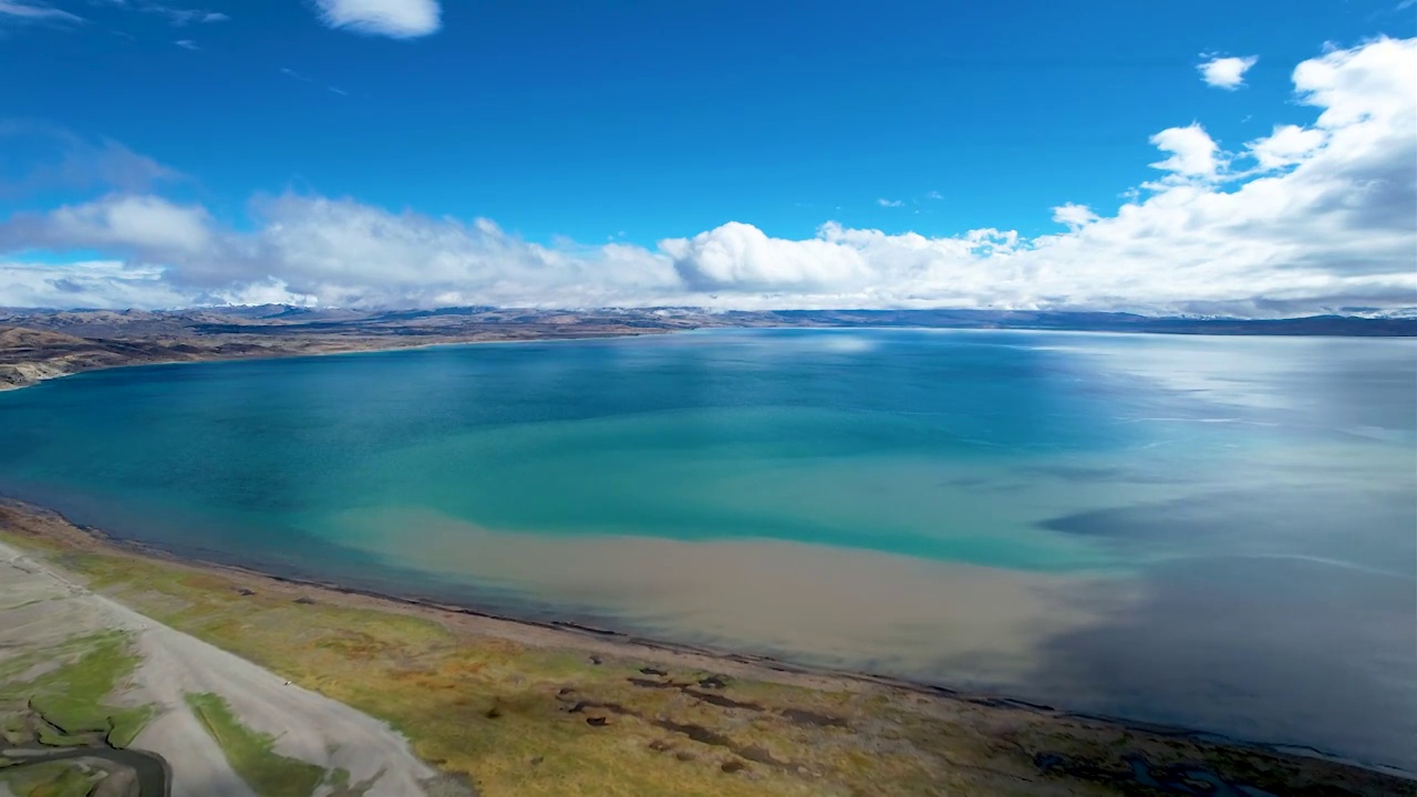 西藏阿里圣湖玛旁雍措航拍高原湖泊风景视频素材
