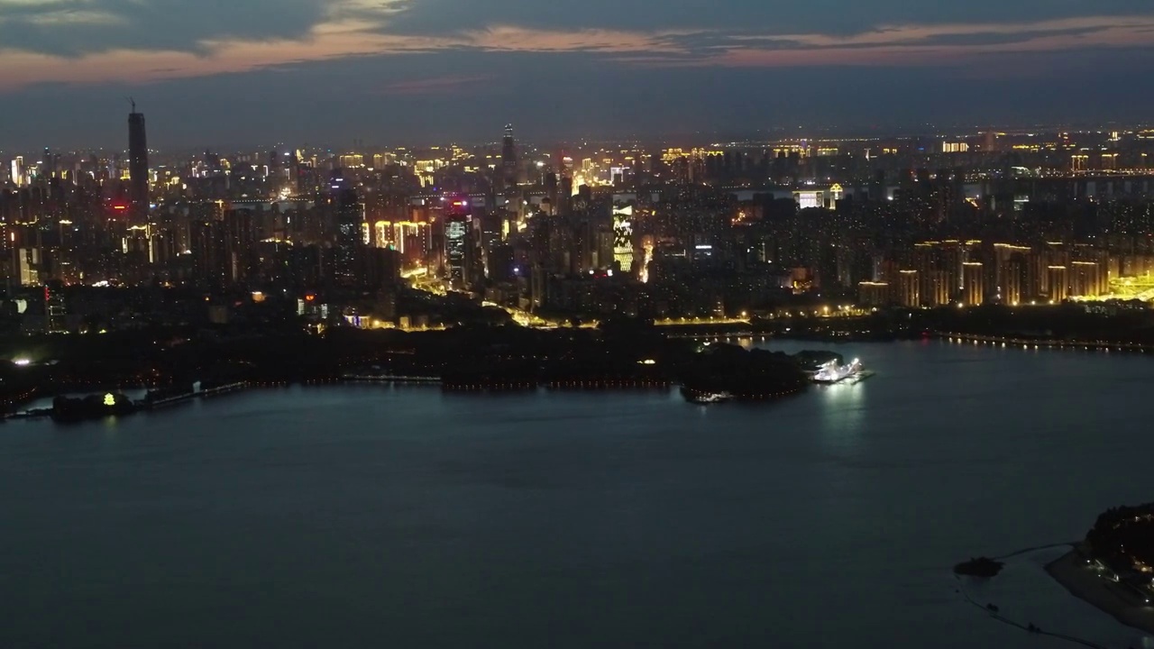 H140165A武汉市东湖航拍夜景城市楼群视频素材