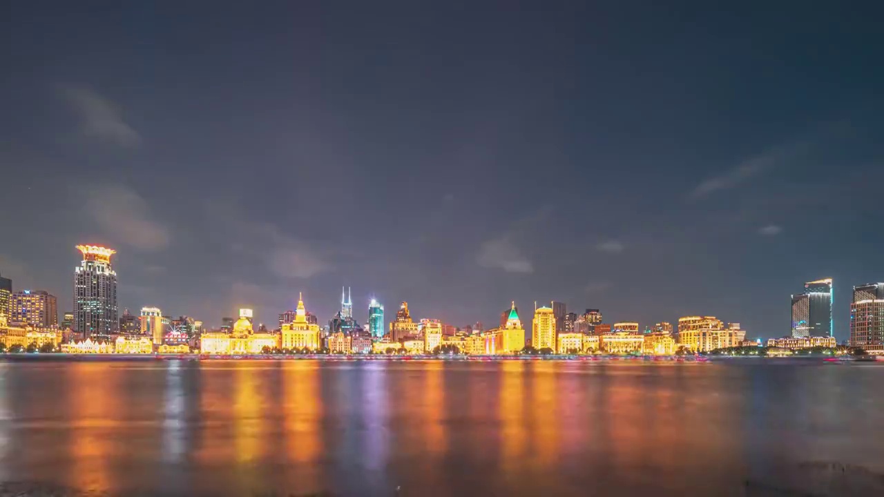 陆家嘴拍摄上海浦西中山东一路外滩万国建筑群日落开灯视频下载
