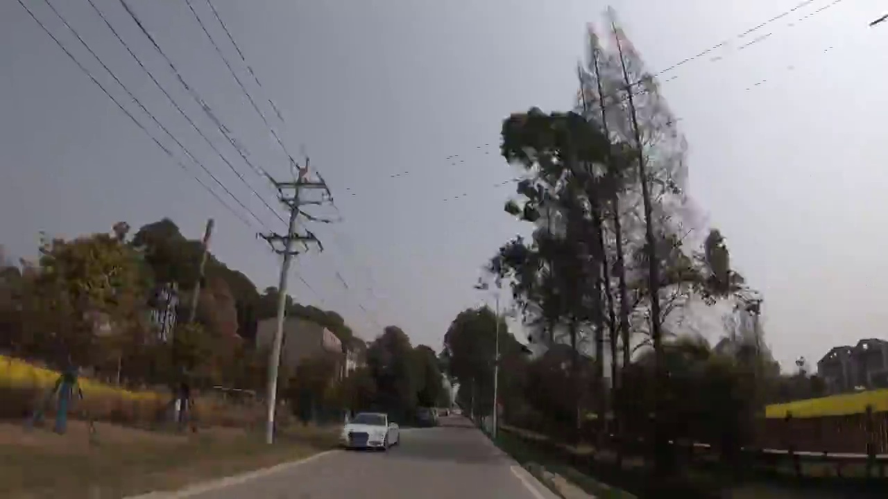 城市道路延时风光：汽车在成都三道堰三团路上行驶视频素材