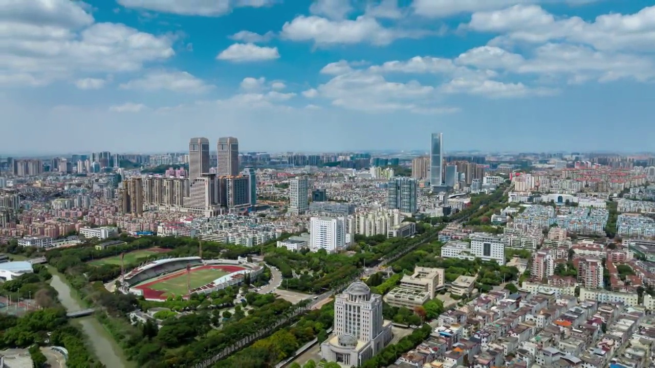 航拍广东中山城区和岐江两岸建筑城市风光视频下载