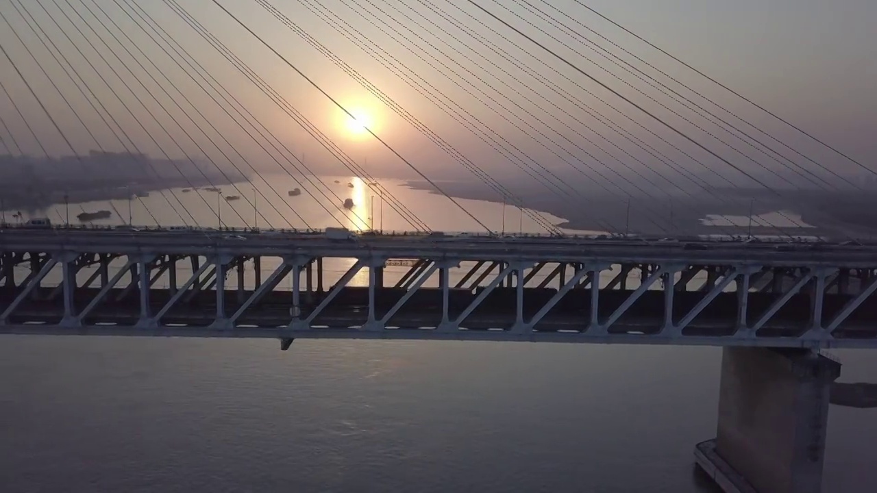 H140503A武汉长江航拍长江二七大桥火车经过夕阳长江视频下载