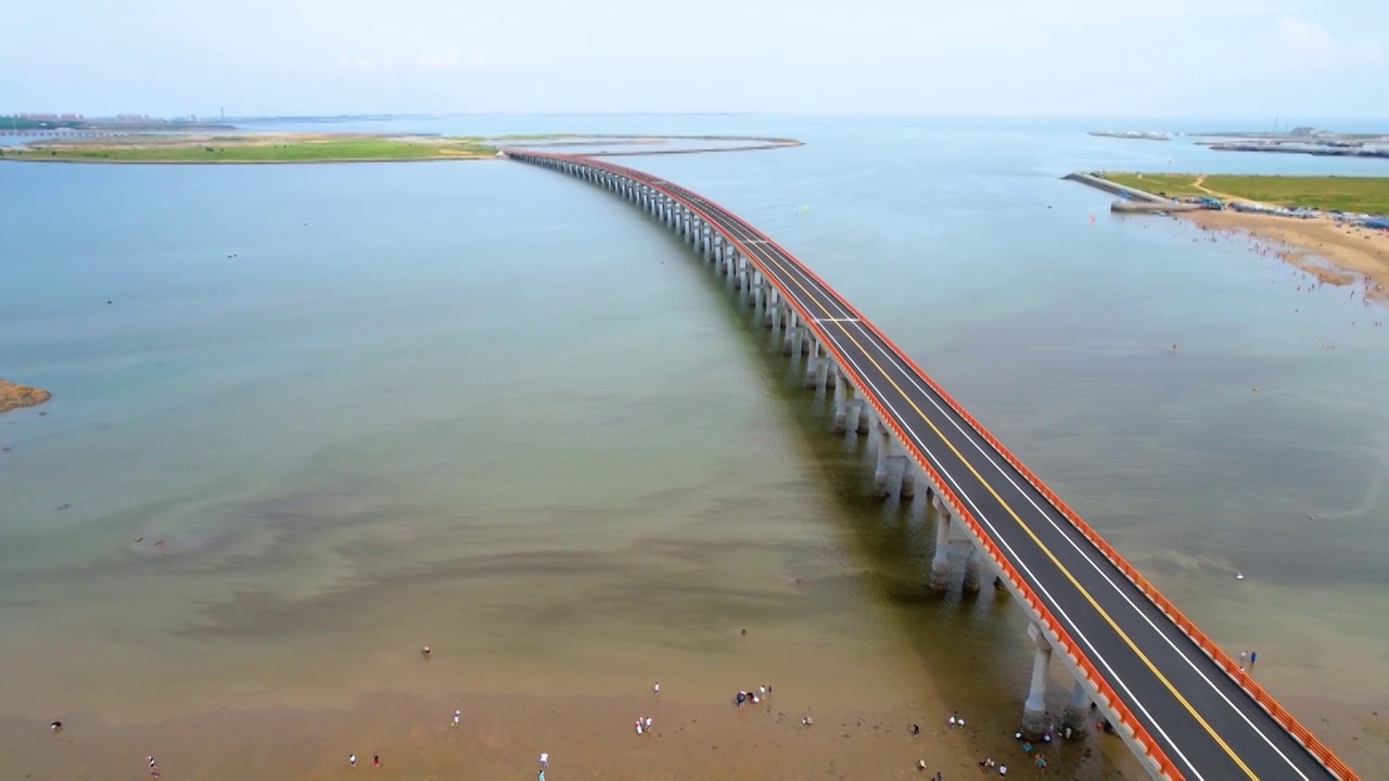 中国辽宁锦州白沙湾人工岛跨海特大桥航拍视频素材