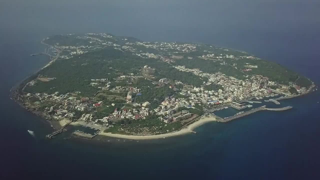 航拍海岛岸渔村视频素材