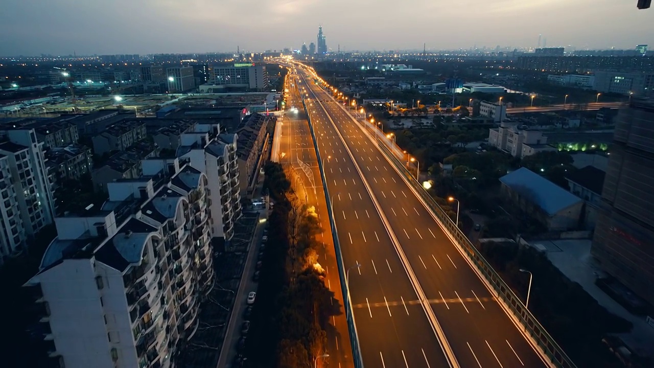 疫情防控时的上海高架路夜景视频素材