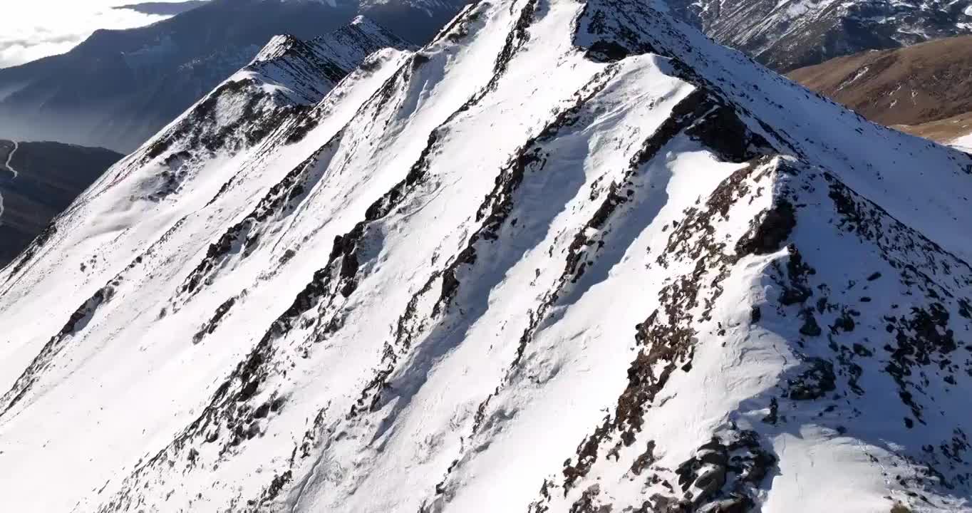 冬日的红军长征翻越的夹金山白雪皑皑 巍峨壮丽视频素材