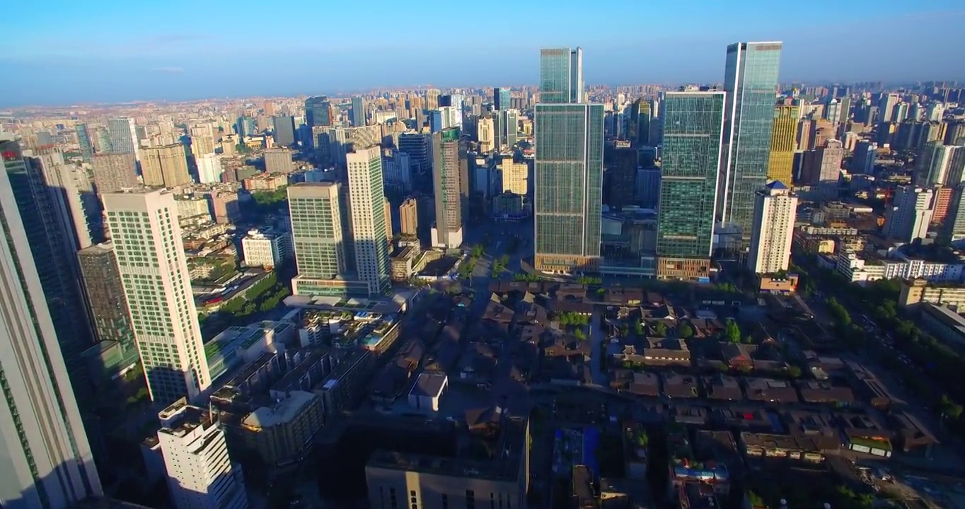 美丽城市中国成都 蓝天下高楼林立视频素材