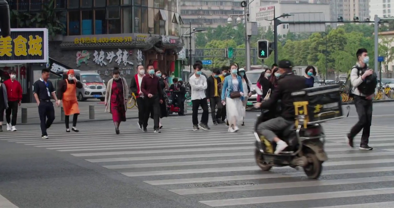 成都街头戴口罩的行人视频素材