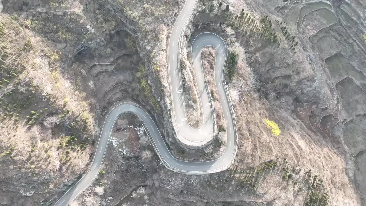 航拍济南南部山区的盘山路视频素材