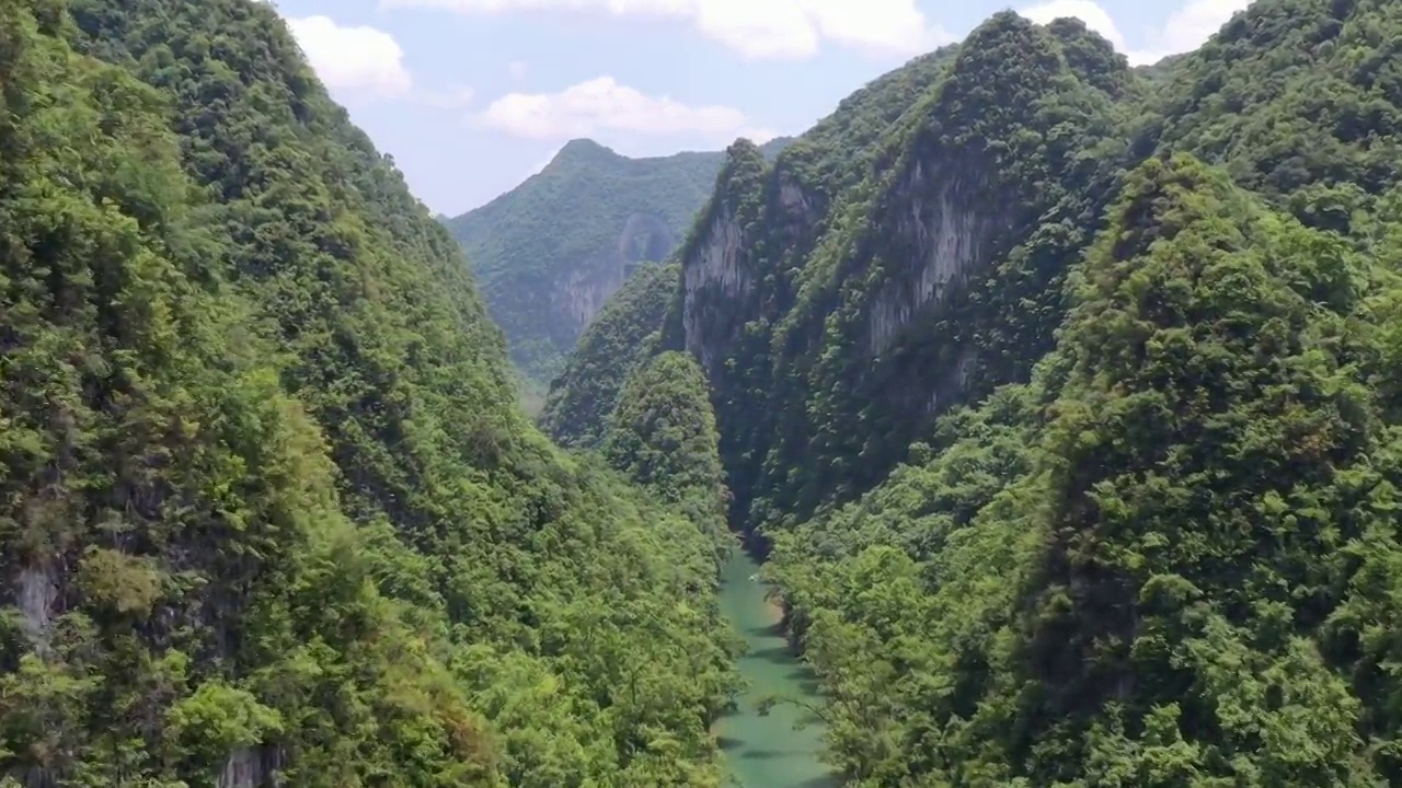 航拍贵州格凸河喀斯特地貌山谷河流游船自然风光视频素材