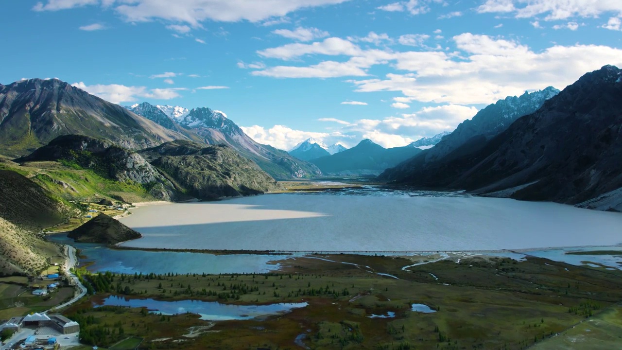 航拍西藏318国道然乌村然乌湖高原湖泊航拍视频下载