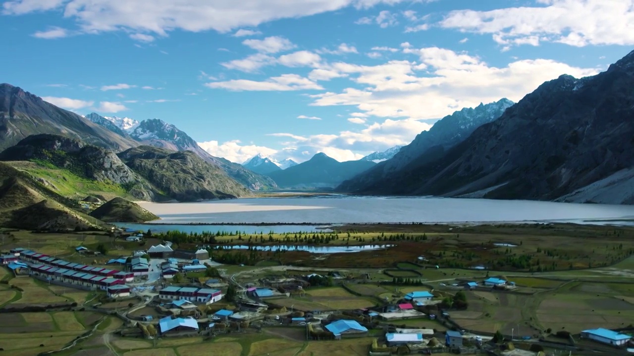 航拍西藏318国道然乌村然乌湖高原湖泊航拍视频下载