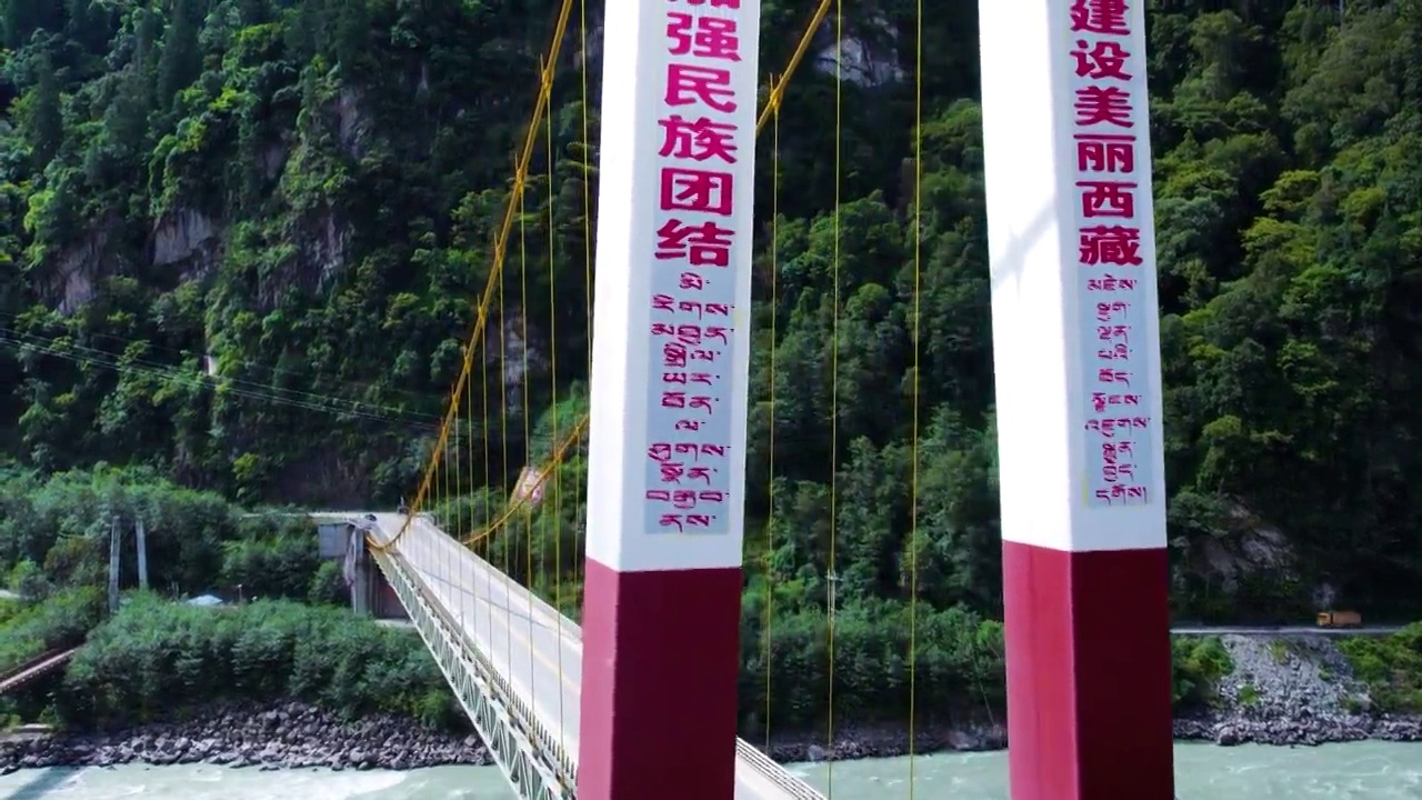 航拍西藏通麦特大桥视频素材