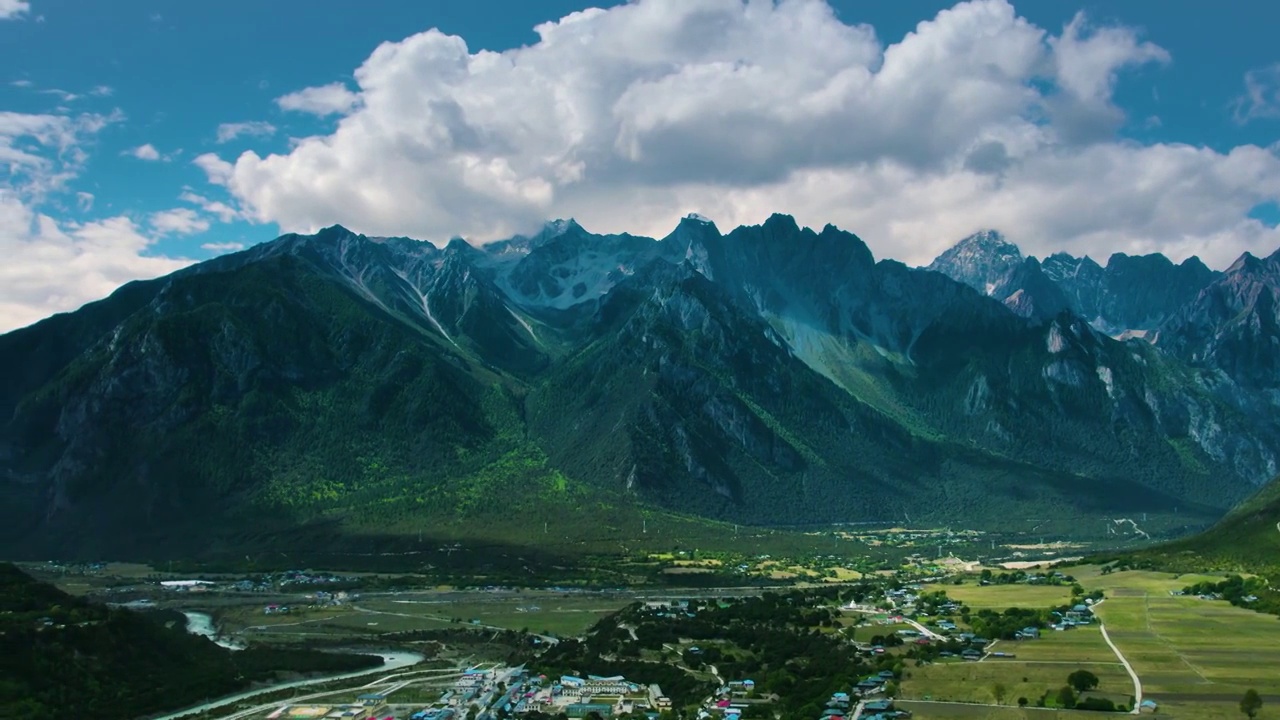 航拍青藏高原壮观山脉秀丽山川河流航拍视频下载