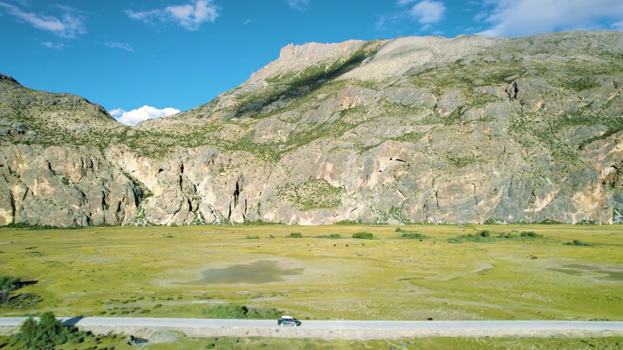 航拍自驾游西藏美丽风光公路视频素材