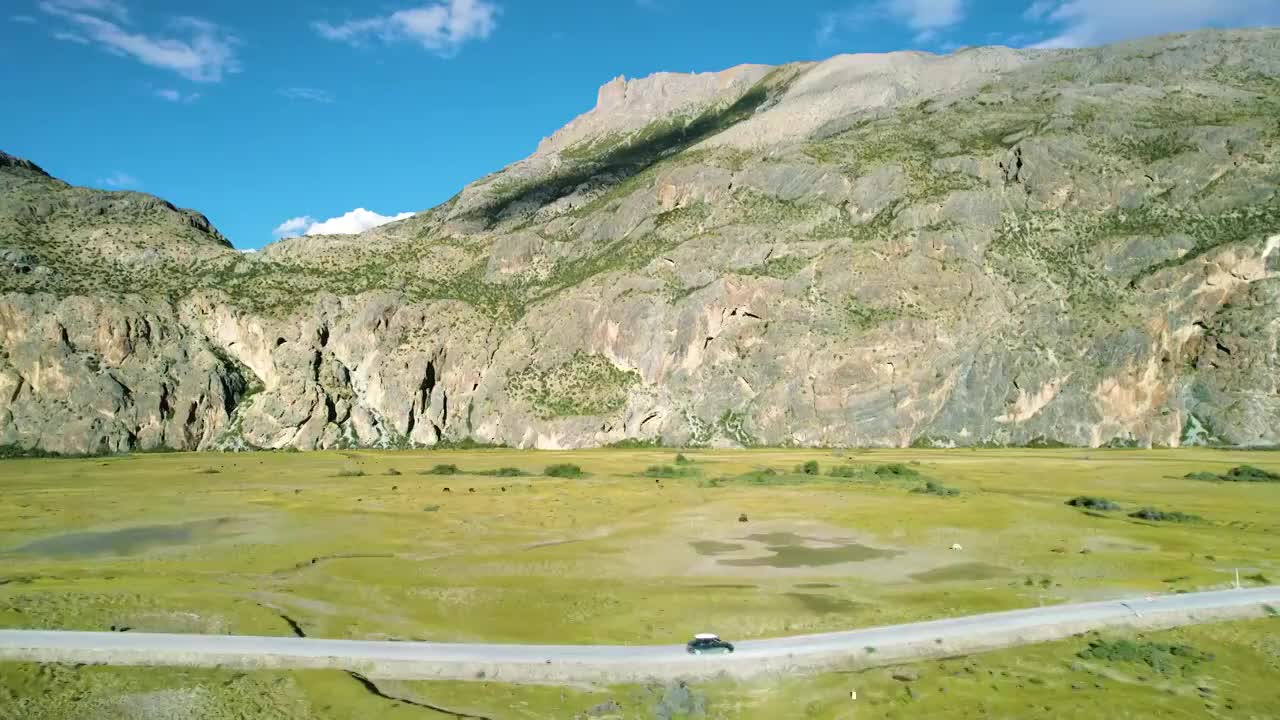 航拍自驾游西藏美丽风光公路视频素材