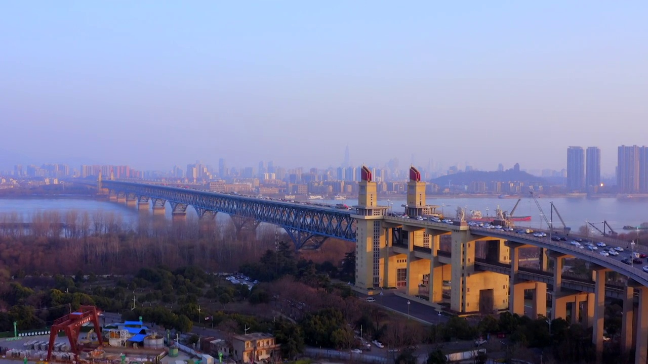 鸟瞰南京长江大桥风光视频下载