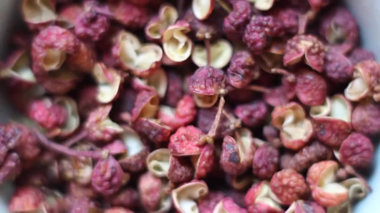 微距食品：日常调料品花椒视频素材